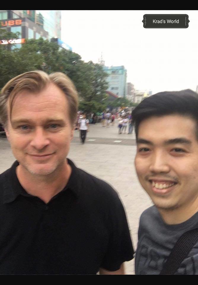 Christopher Nolan takes a ‘we-fie’ with a Vietnamese fan on Nguyen Hue Pedestrian Street in Ho Chi Minh City. Photo: Facbook/Me Phim