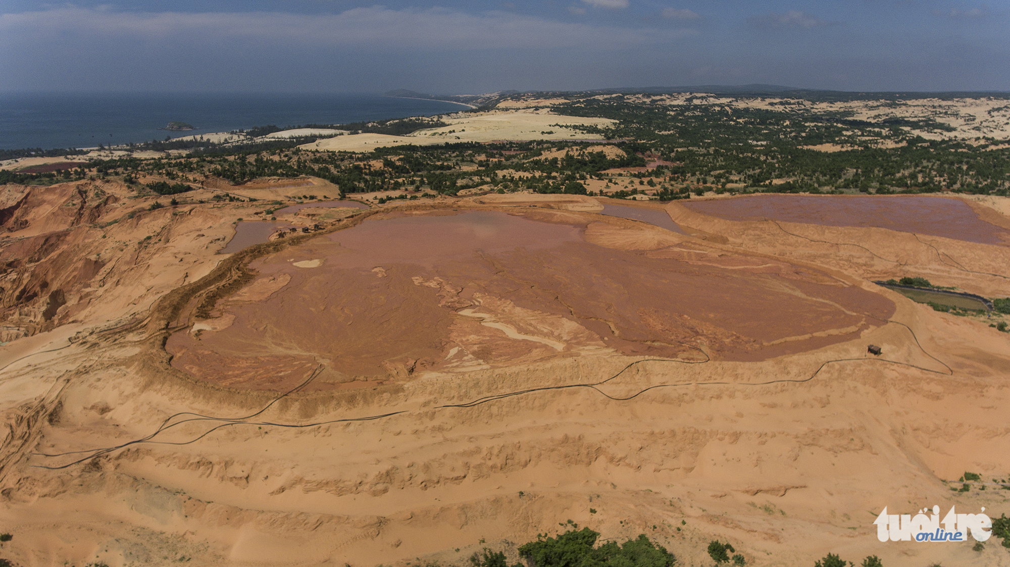 A massive reservoir containing waste from titanium mining activities in Binh Thuan Province. Photo: Tuoi Tre