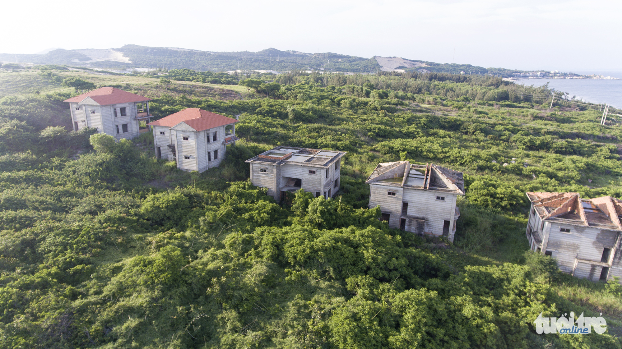 A tourist project in Binh Thuan Province is left unfinished due to the impact of local titanium mines. Photo: Tuoi Tre
