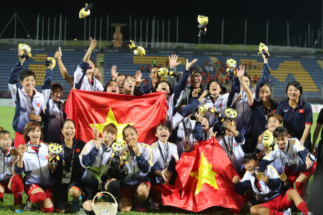 Vietnam's women's football players celebrate after winning the game.