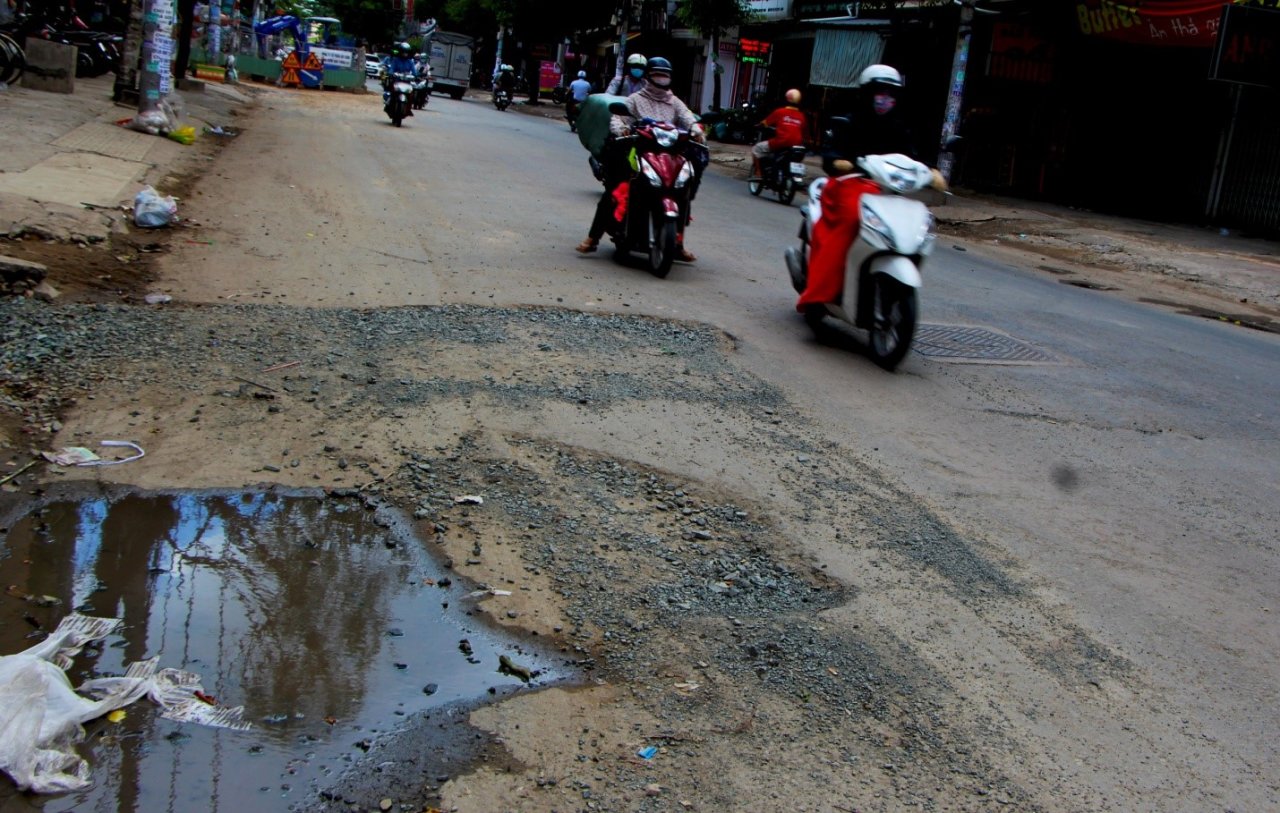 A part of Go Dau Street in Tan Phu District is damaged by road work. Photo: Tuoi Tre
