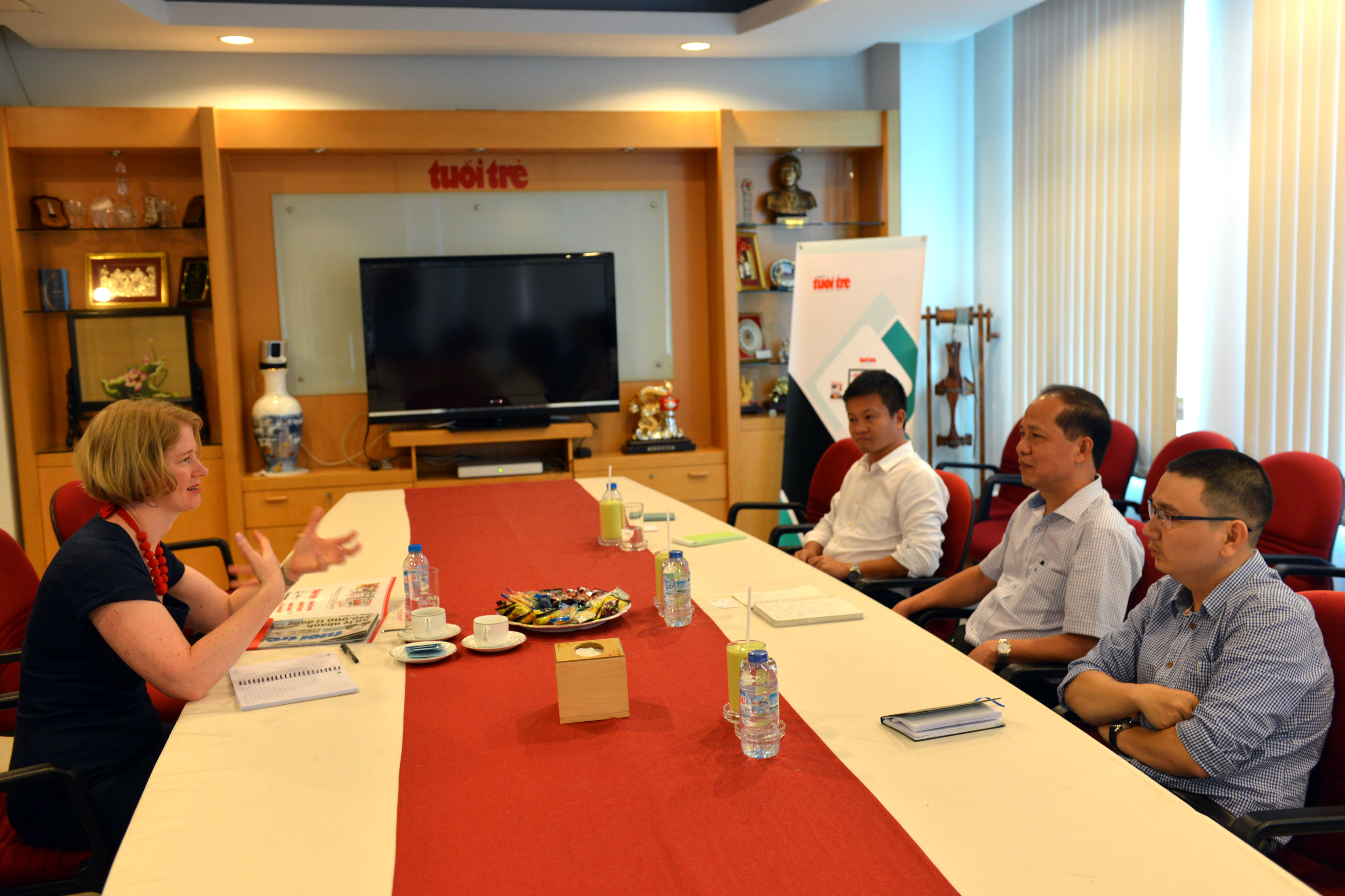 New Zealand’s Ambassador to Vietnam Wendy Matthews (L) is pictured during the meeting at Tuoi Tre head office in Ho Chi Minh City on August 29, 2017.