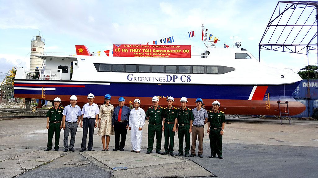 Leaders of the military-owned 189 Shipbuilding Company and the Ho Chi Minh City-based GreenlinesDP Company pose during the launching ceremony. Photo: Tuoi Tre