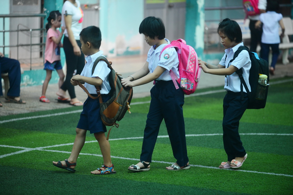 Visually impaired students attend the opening ceremony for the 2017-2018 academic year at Nguyen Dinh Chieu Special School for the Blind in Ho Chi Minh City, September 5, 2017. Photo: Tuoi Tre