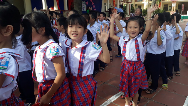 Students attend the opening ceremony for the 2017-2018 academic year at Dong Tam Elementary School in Hanoi, September 5, 2017. Photo: Tuoi Tre
