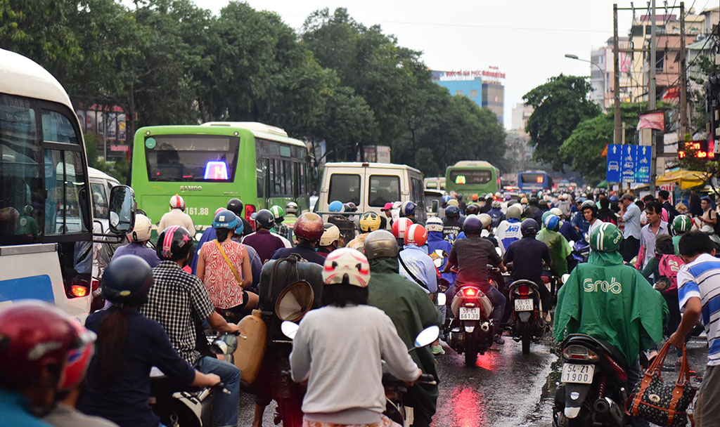 A section of Dinh Bo Linh Street in Binh Thanh District, Ho Chi Minh City is heavily congested.