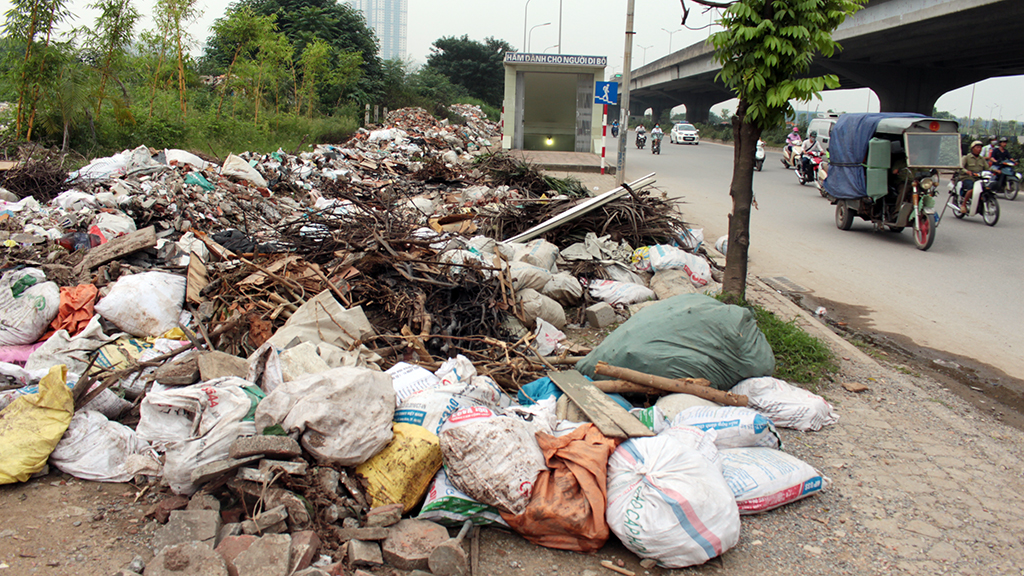 Trash has stacked up over the past months on the sidewalk of Nguyen Xien Street in Hoang Mai District.