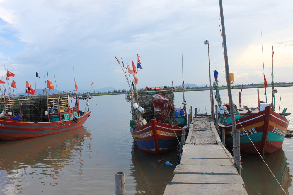 Fishing boats take shelter in Quang Xuong District, in the north-central province of Thanh Hoa. Photo: Tuoi Tre