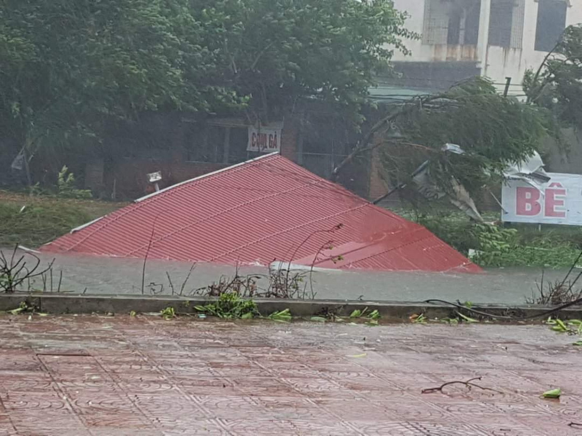 A house in Dong Hoi City is damaged by strong gust.