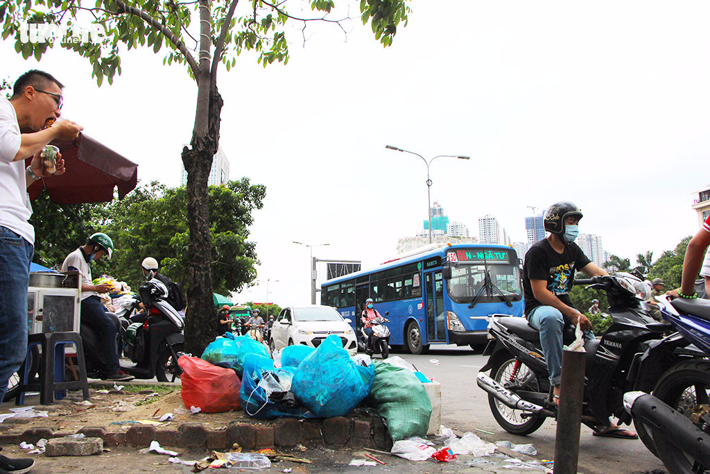Garbage fills a tree in Ho Chi Minh City. Photo: Tuoi Tre