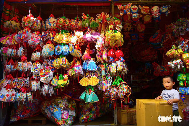 Lanterns of various designs are on sale at Phu Binh.