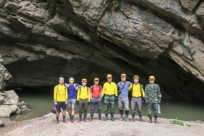 Members of the survey team take a photo inside Dai A Cave. Photo: Jungle Boss