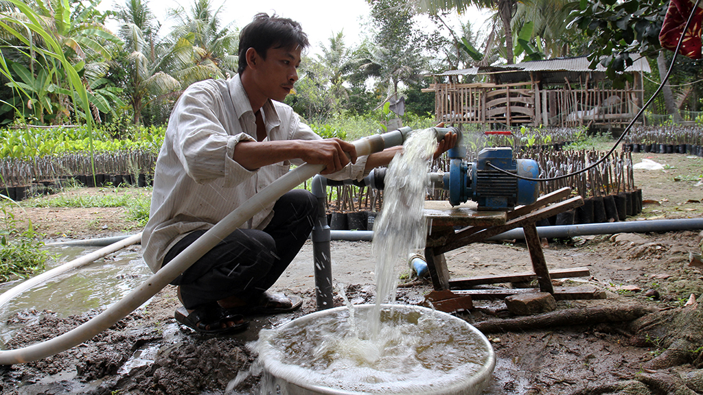 A farmer extracts groundwater for cultivation in Ben Tre Province.