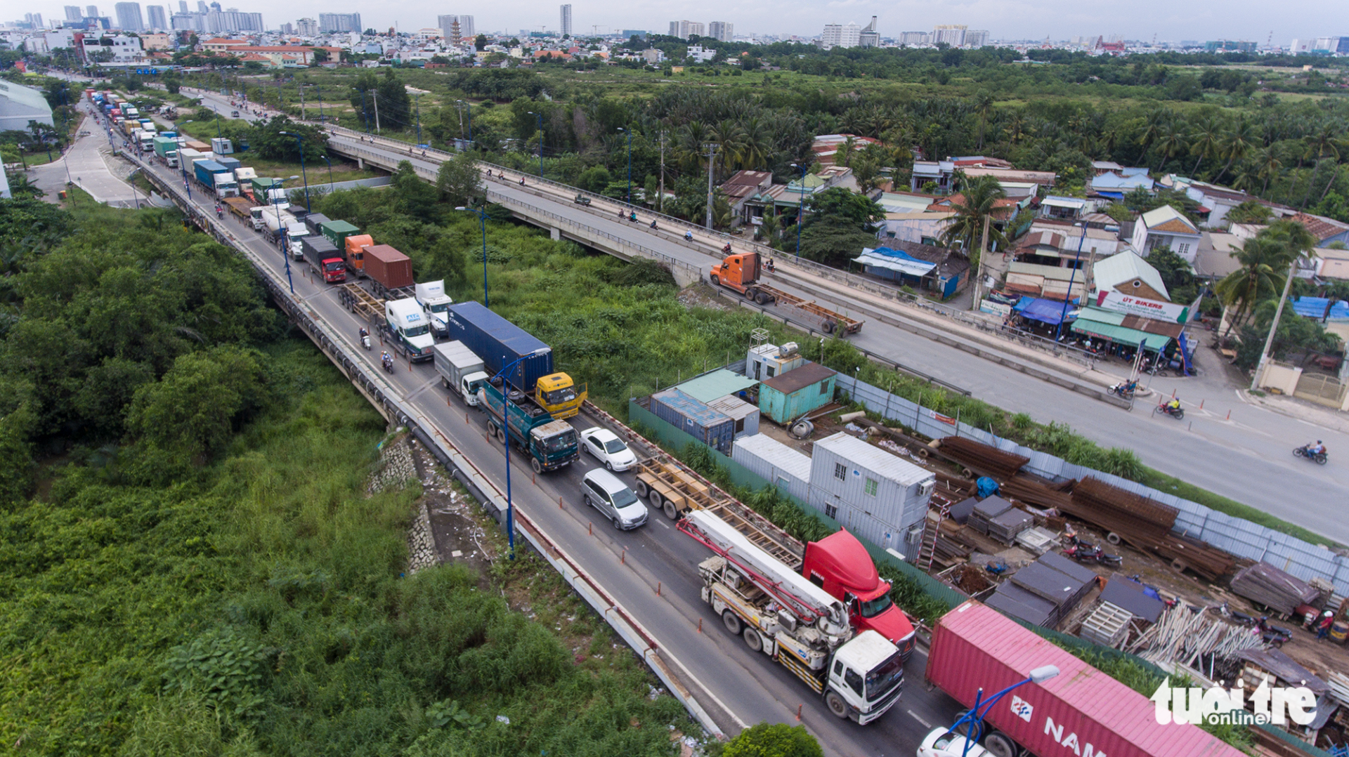 Heavy congestion near Cat Lai Port in Ho Chi Minh City on September 23, 2017. Photo: Tuoi Tre