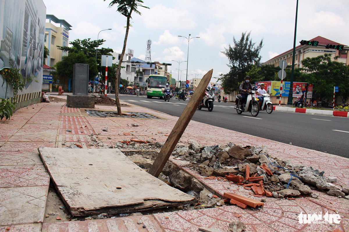 Locals put a stick at a sewer entrance to warn others of the danger.