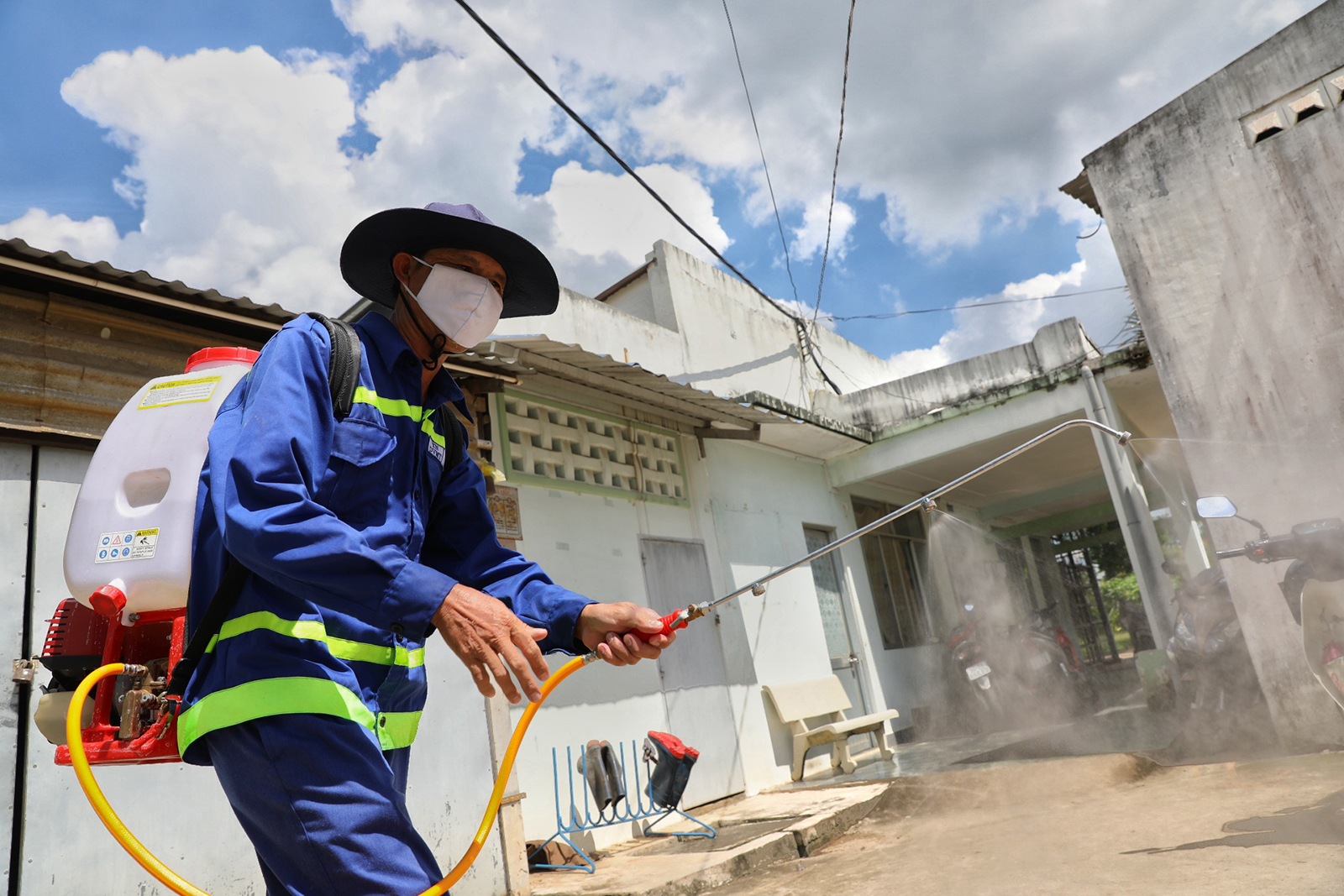 A worker disinfects a section of the Dong Thanh landfill in Cu Chi District, Ho Chi Minh City where the pigs are stored. Photo: Tuoi Tre