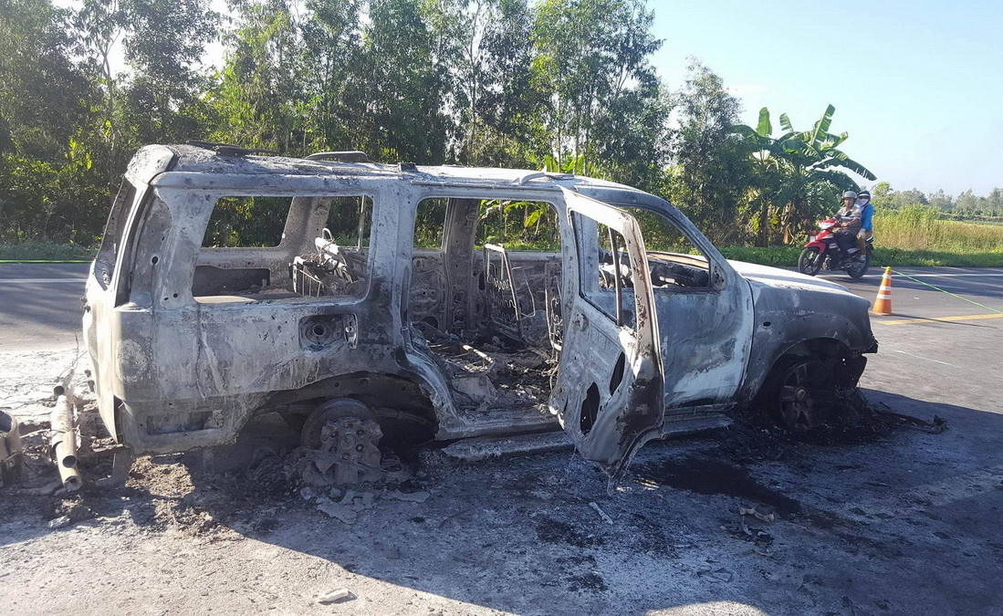 The burned car after the attack. Photo: Tuoi Tre