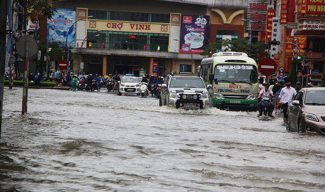 Inundation in Vinh City, Nghe An Province on October 10, 2017.