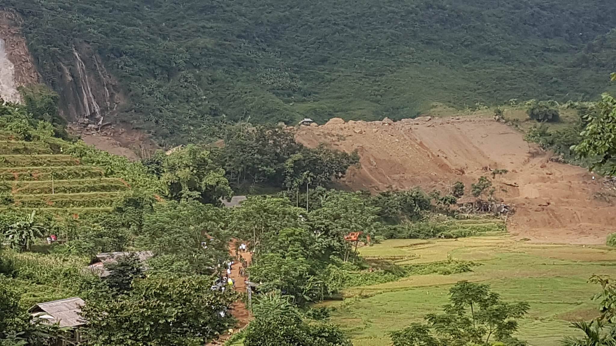 The aftermath of a landslide that buried 18 people in Khanh Village in the northern province of Hoa Binh, on October 12, 2017.  Photo: Tuoi Tre