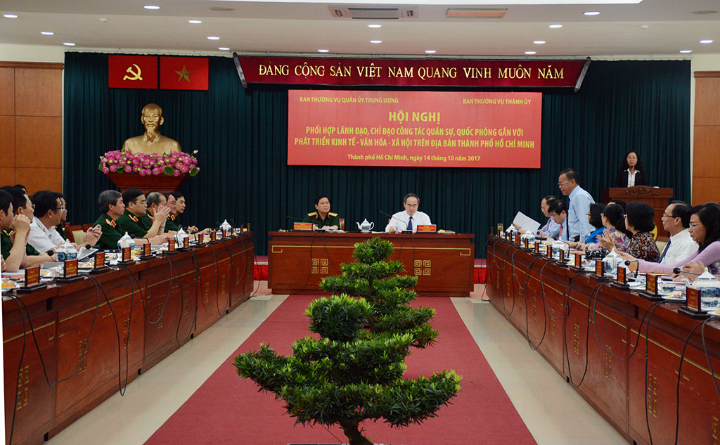 The meeting between the Central Military Commission and the Ho Chi Minh City Party Committee on October 14, 2017. Photo: Tuoi Tre