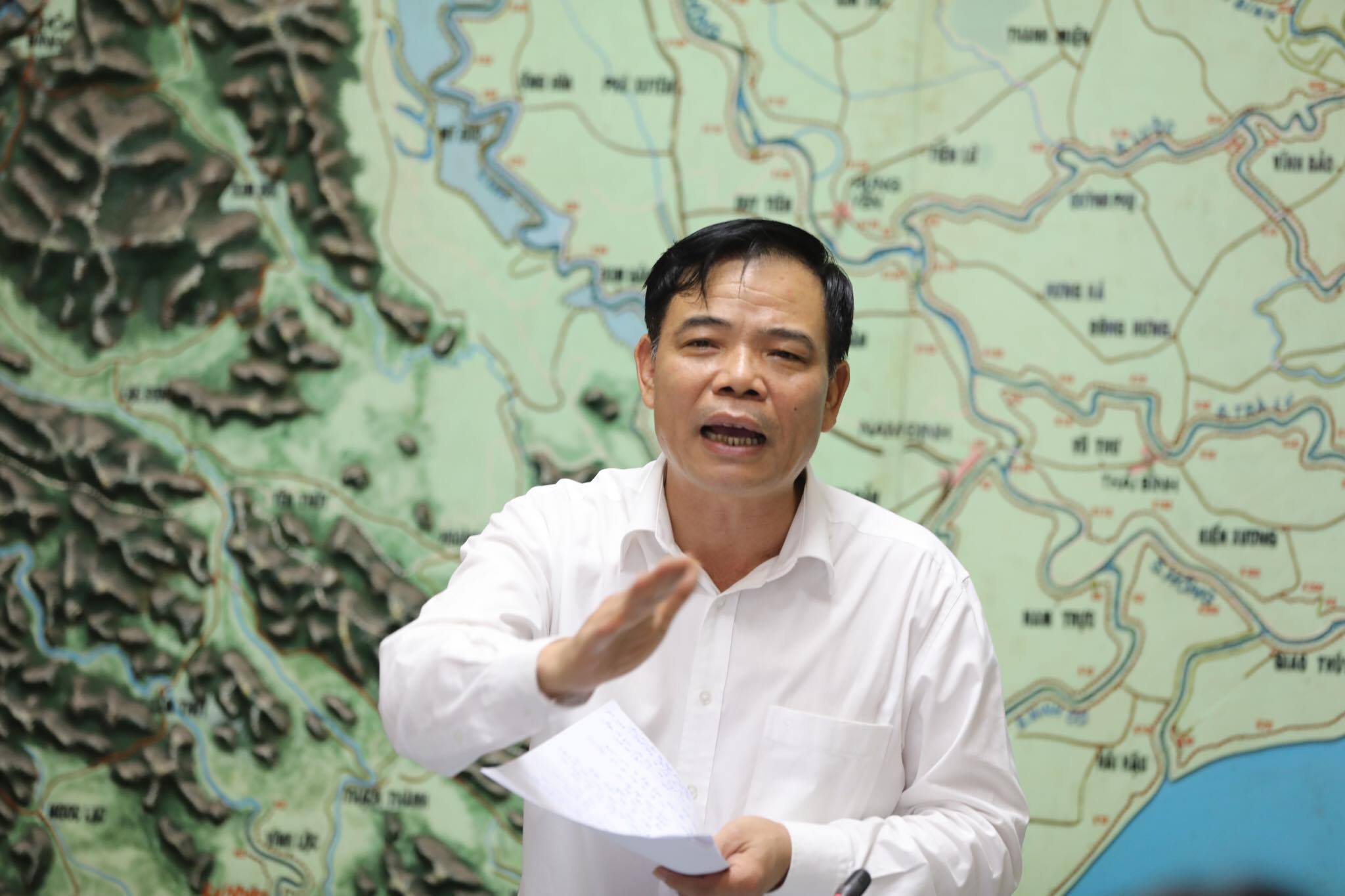 Nguyen Xuan Cuong, Minister of Agriculture and Rural Development, speaks at a meeting on October 15, 2017. Photo: Tuoi Tre