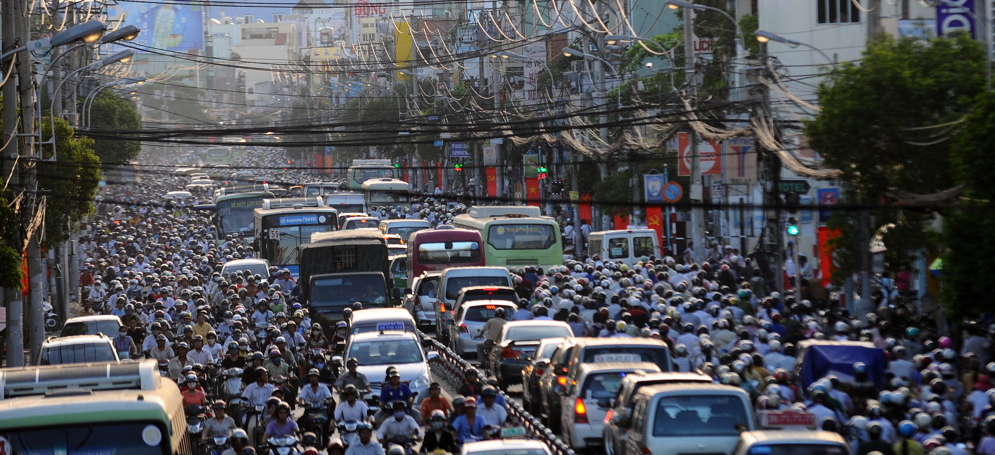 Heavy traffic congestion in Ho Chi Minh City. Photo: Tuoi Tre