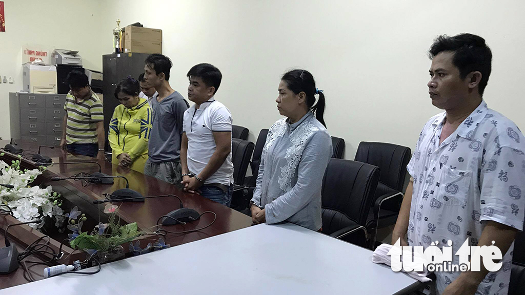 Trang and five other suspects are at the police station. Photo: Tuoi Tre