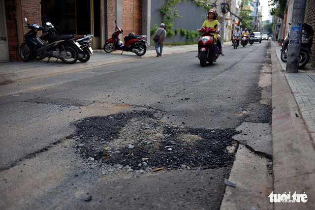A section of Nguyen Phi Khanh Street is carelessly restored.