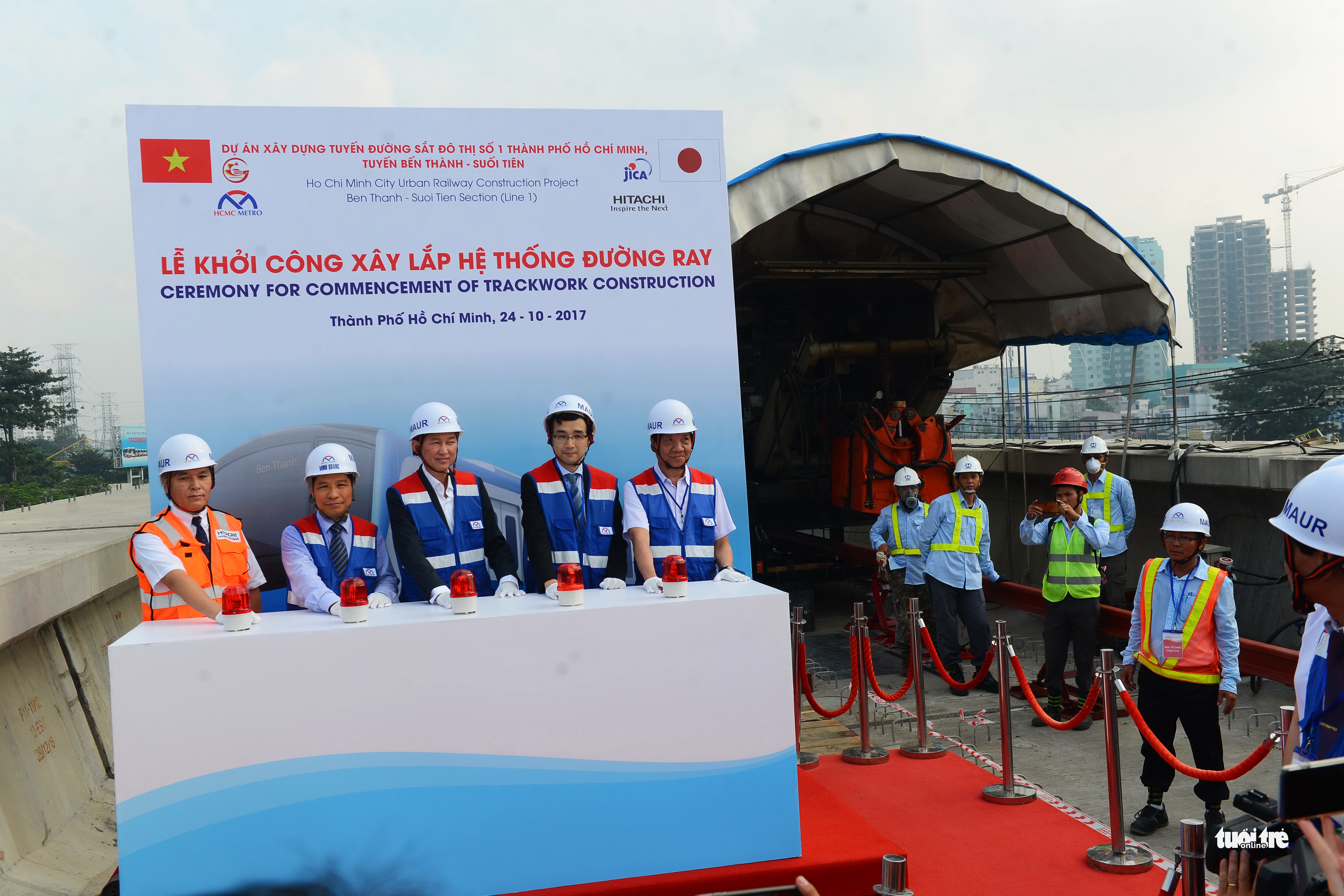 Delegates at a button-pressing ceremony to mark the commencement of track work on Ho Chi Minh City’s first metro line, October 24, 2017. Photo: Tuoi Tre