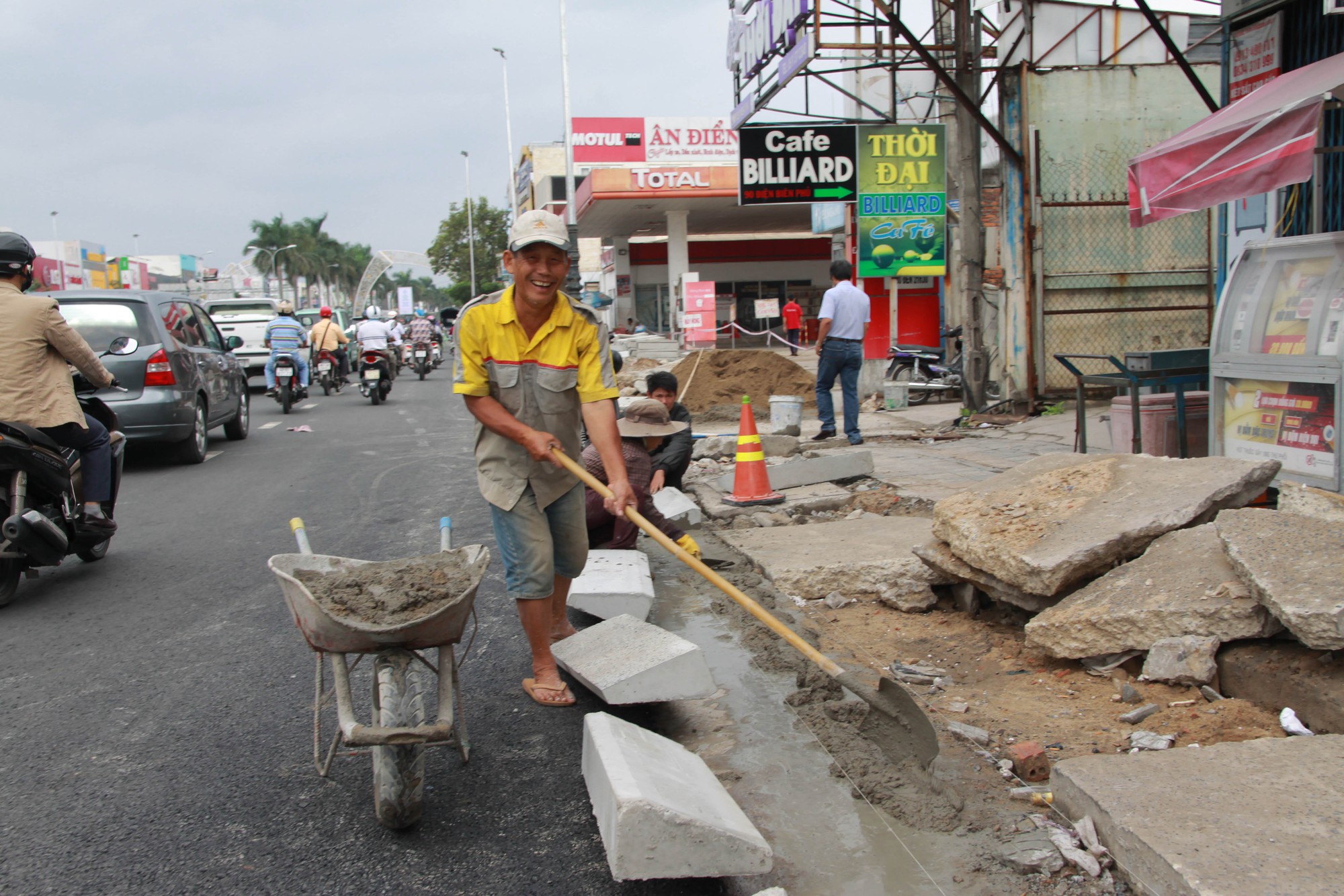 The construction of the sidewalks being completed. Photo: Tuoi Tre