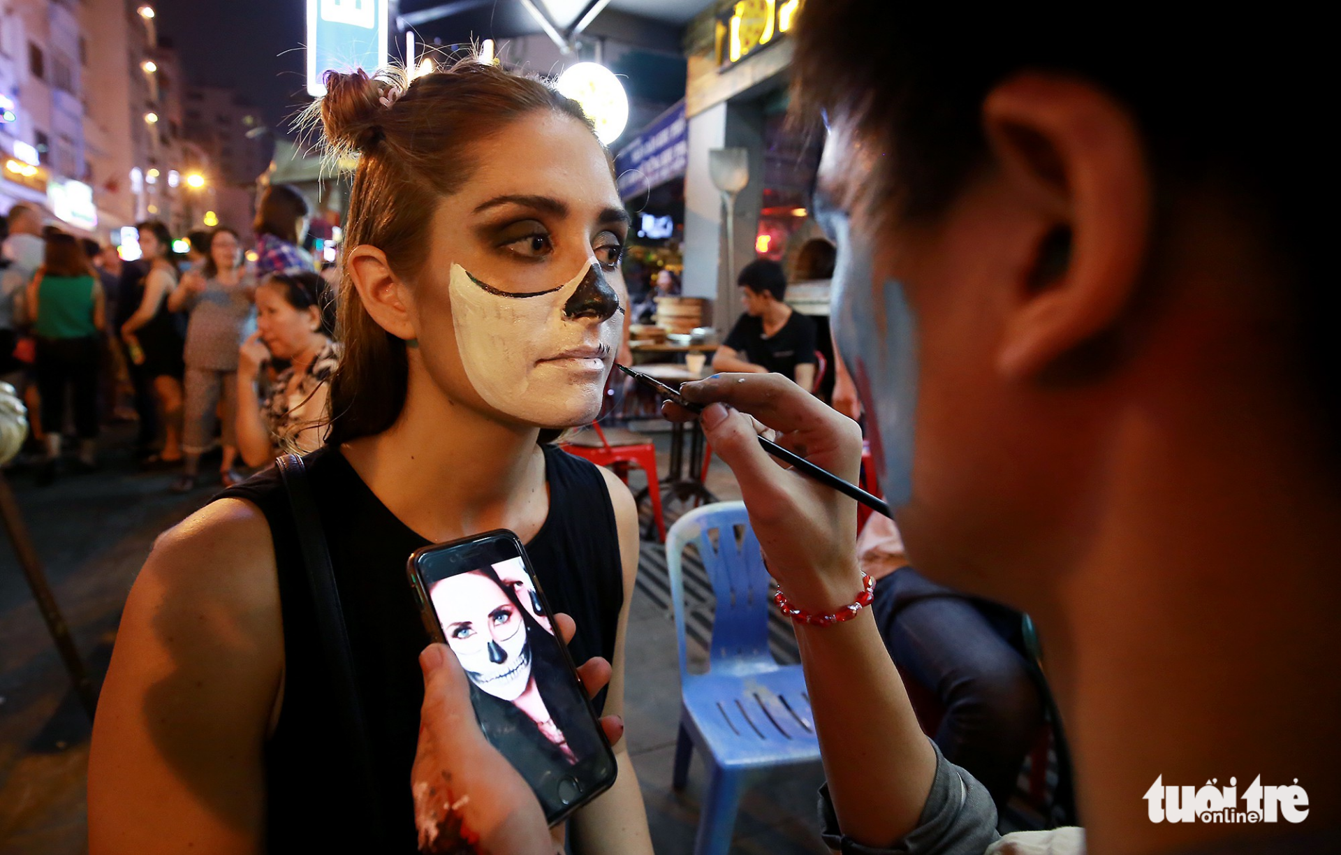 Face painting services are offered from VND50,000 ($2.21) to VND100,000 ($4.41) per person.
