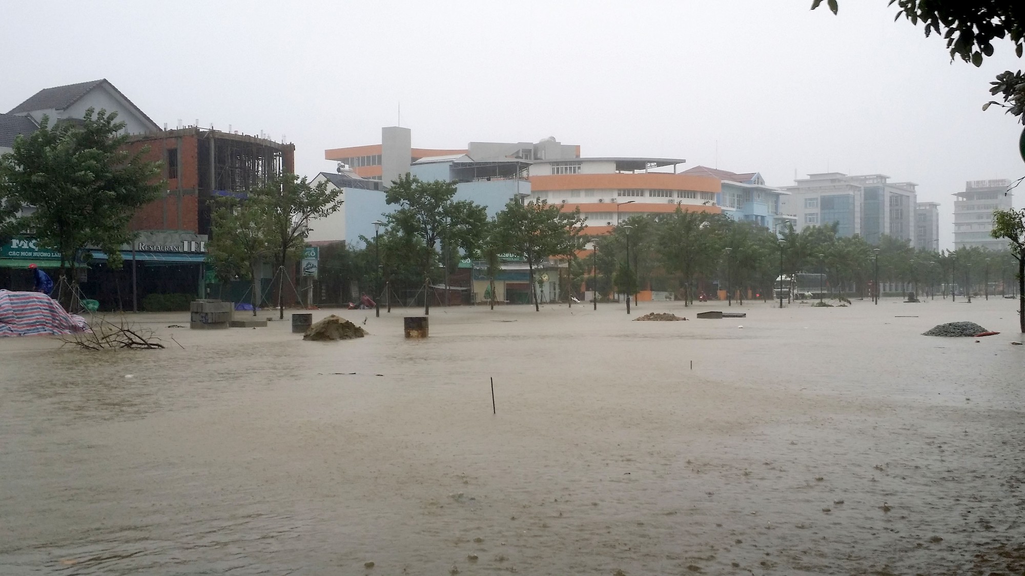 Flooding in Hue City, located in the north-central Vietnamese province of Thua Thien- Hue on November 5, 2017. Photo: Tuoi Tre