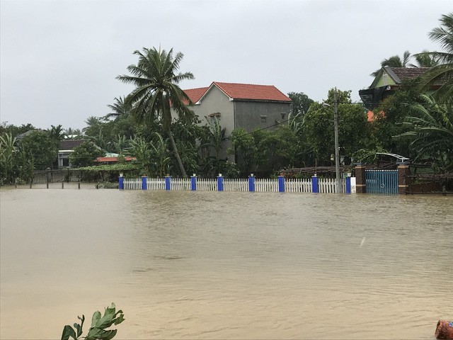 Serious flooding in Hoa Nhon Commune, Hoa Vang District, located in the central city of Da Nang. Photo: Tuoi Tre