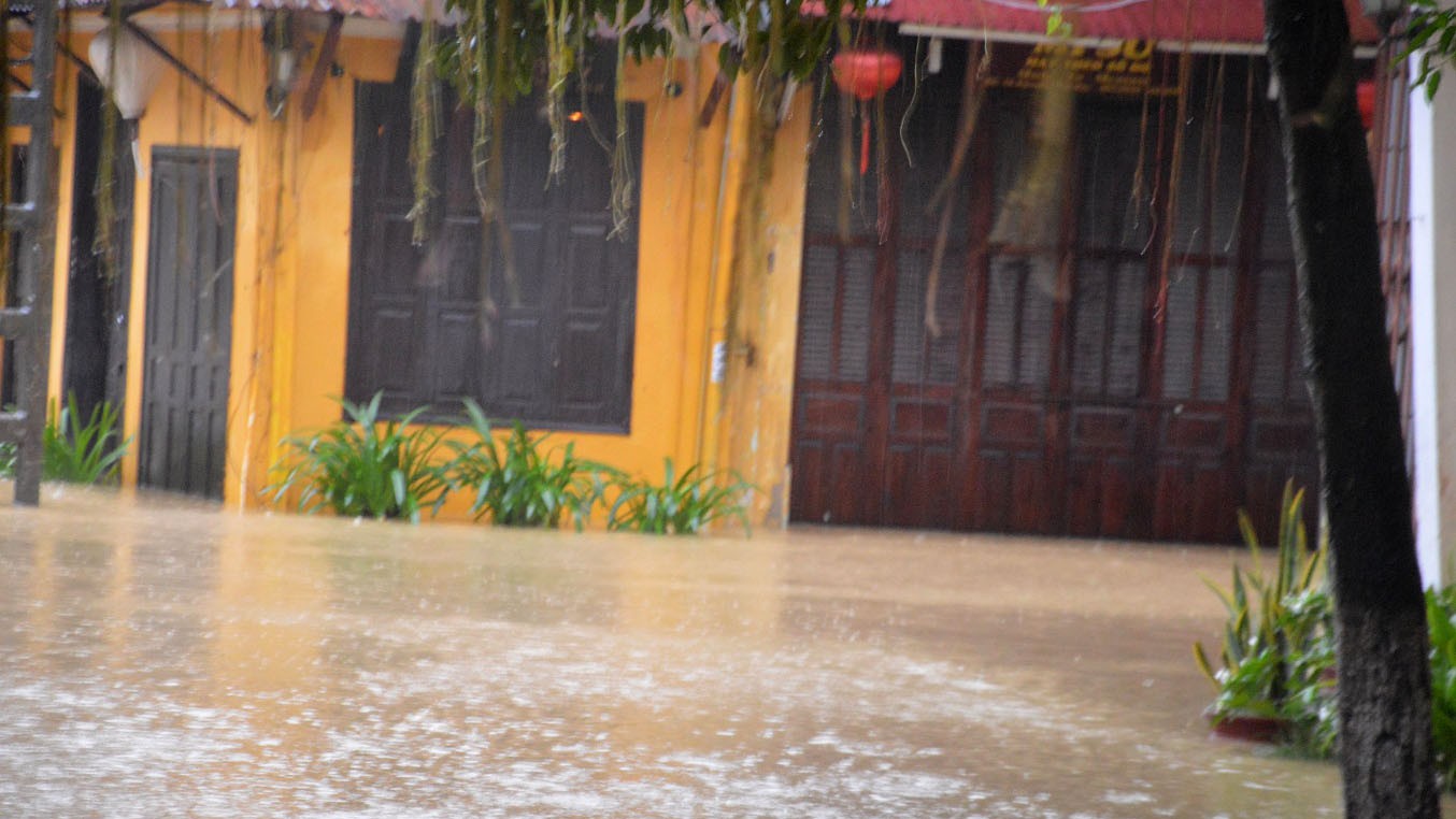 Flooding on Nguyen Thai Hoc Street