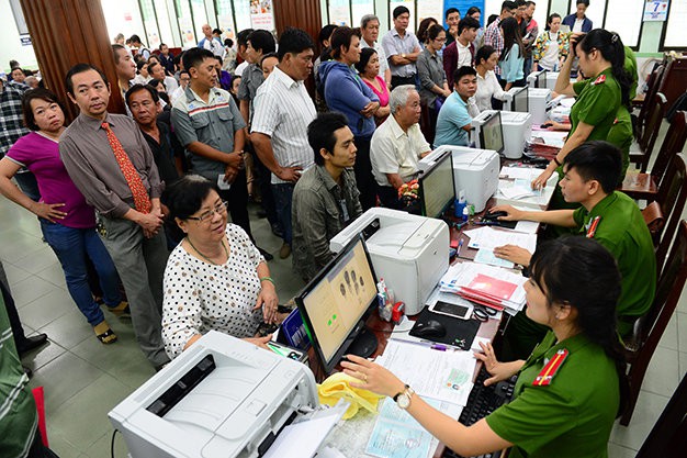 Ho Chi Minh City residents register for national ID cards at a police station. Photo: Tuoi Tre