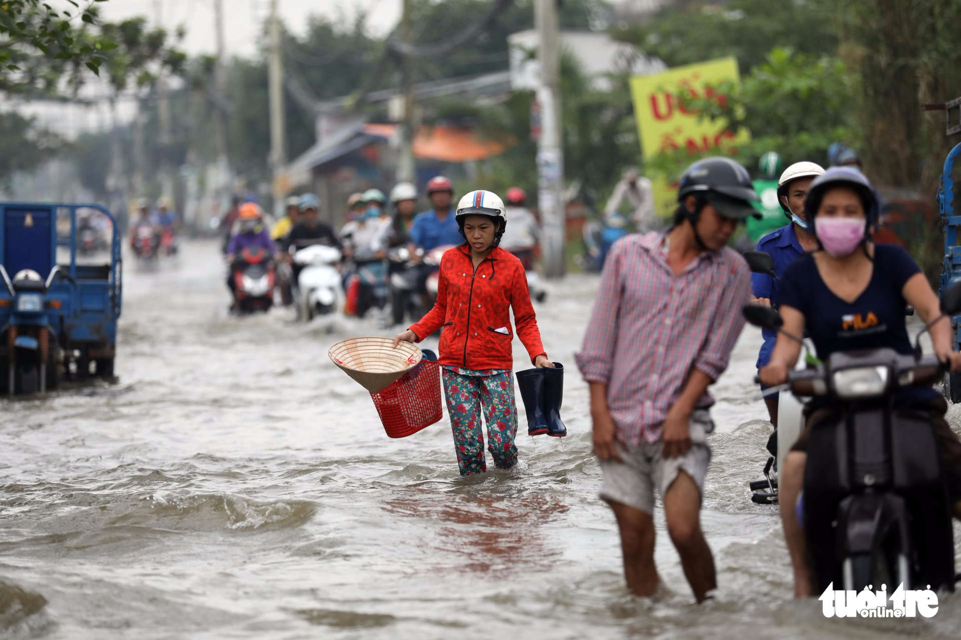Le Van Luong Street in Nha Be District is inundated due to high tide.