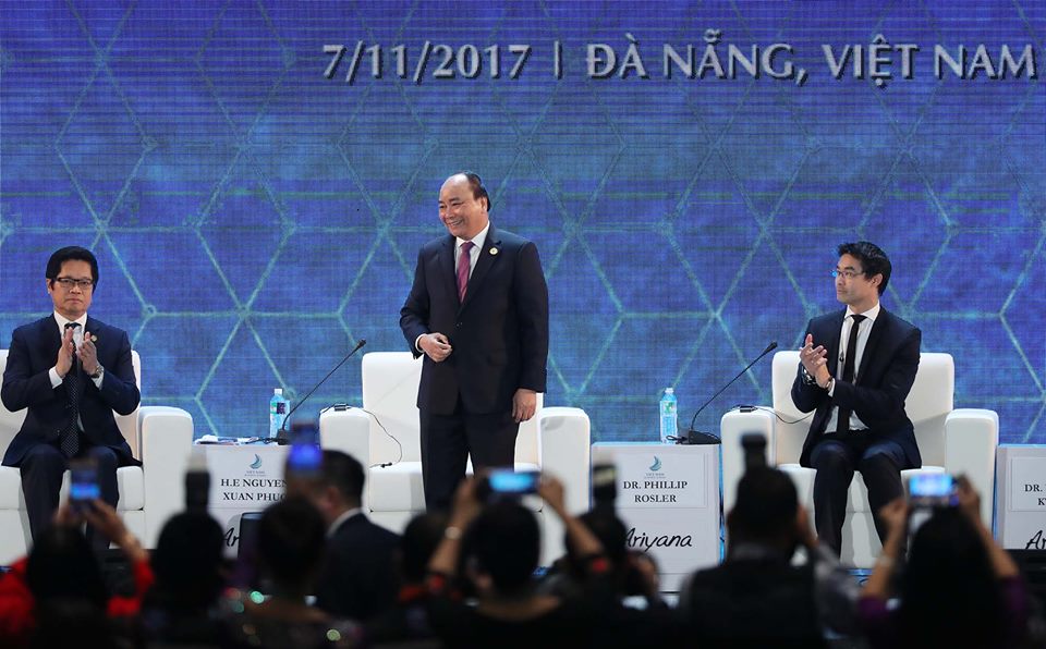 Vietnam's Prime Minister Nguyen Xuan Phuc prepares to deliver his remarks at the Vietnam Business Summit in Da Nang, central Vietnam, on November 7, 2017. Tuoi Tre