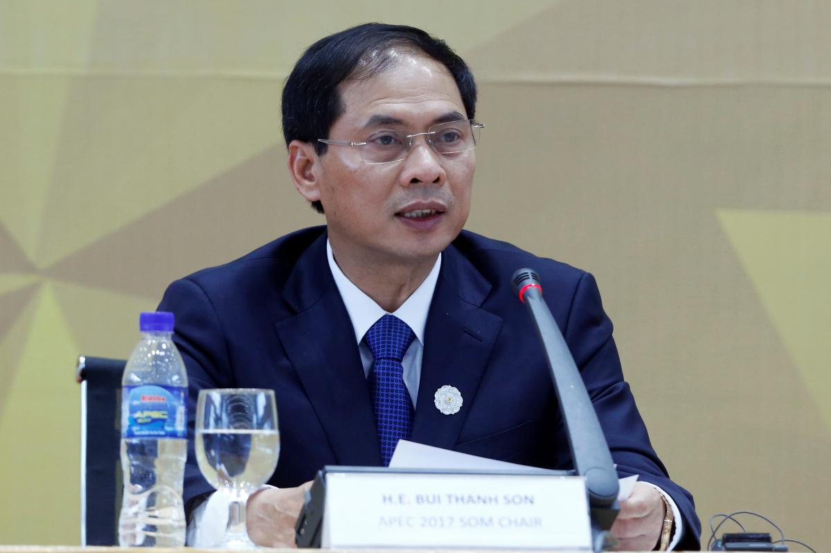 Bui Thanh Son, Vietnam's Deputy Minister of Foreign Affairs, attends a press conference after the concluding senior officials' meeting in Da Nang, November 7, 2017. Photo: Reuters