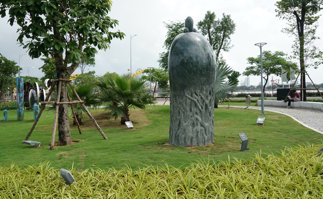 Vietnam’s work titled “Origin” by sculptor Le Lang Luong
