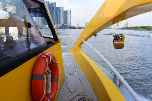 A life vest and a rear-view mirror on the boat. Photo: Tuoi Tre