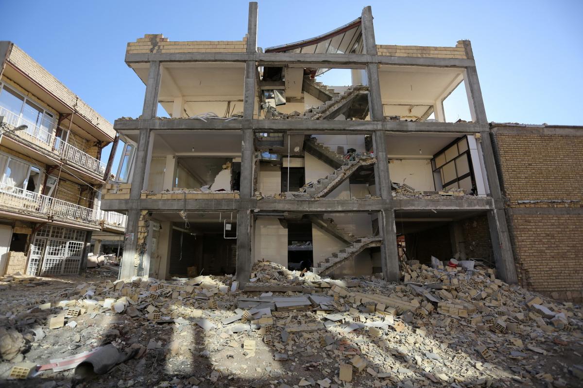 A damaged building is seen following an earthquake in Sarpol-e Zahab county in Kermanshah, Iran November 13, 2017. Photo: Reuters