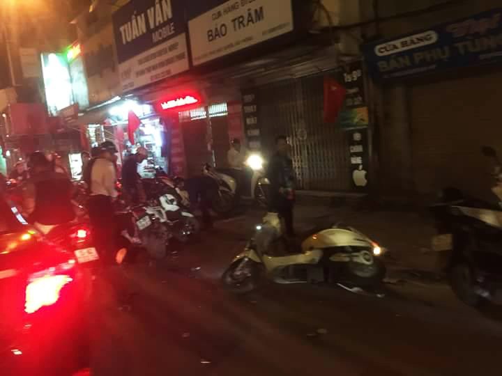 Multiple motorbikes struck by the vehicle. Photo: Tuoi Tre