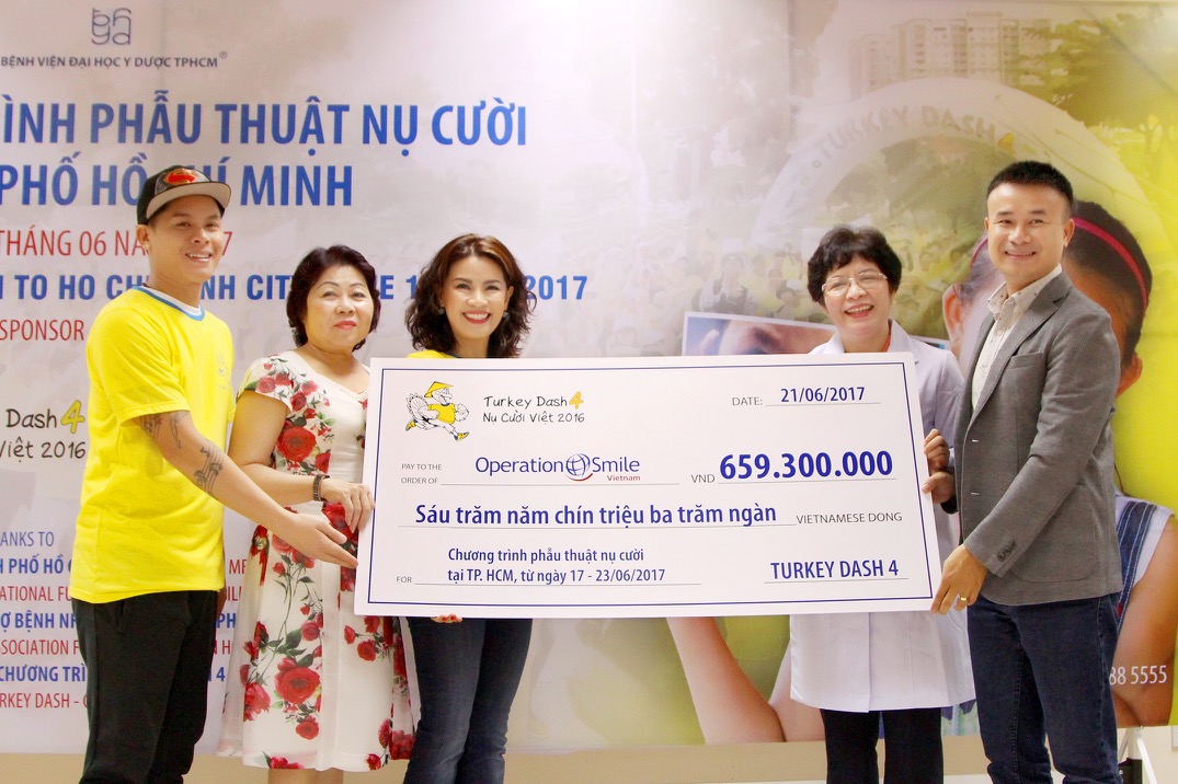 The 4th Turkey Dash grants more than VND659 million (US$29,000) to Operation Smile - Photo provided by organizers