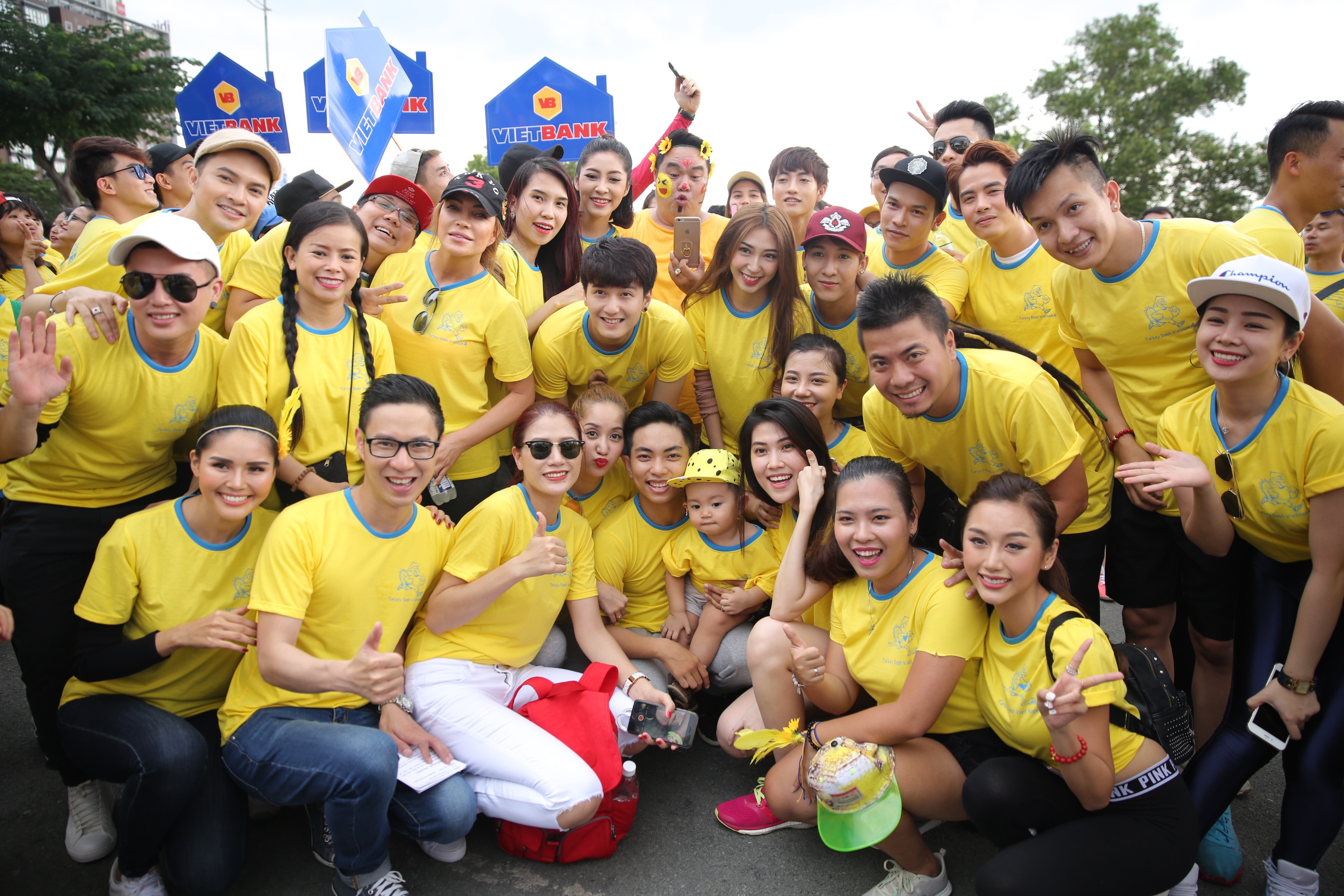 Artists pose as they join the Turkey Dash 2016 - Photo provided by organizers