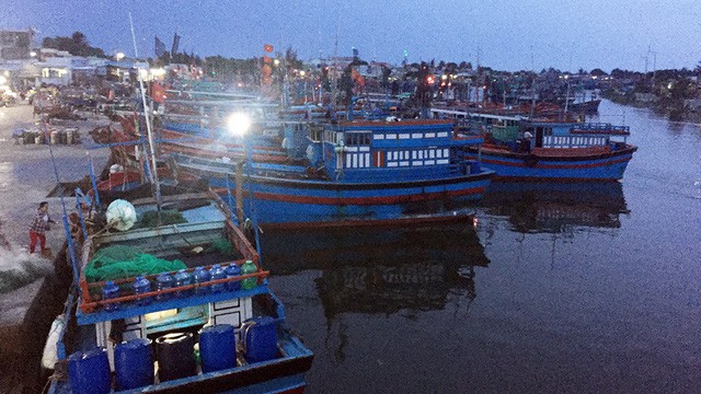 Fishing boats take shelter at a port in the south-central province of Ninh Thuan on November 18, 2017. Photo: Tuoi Tre