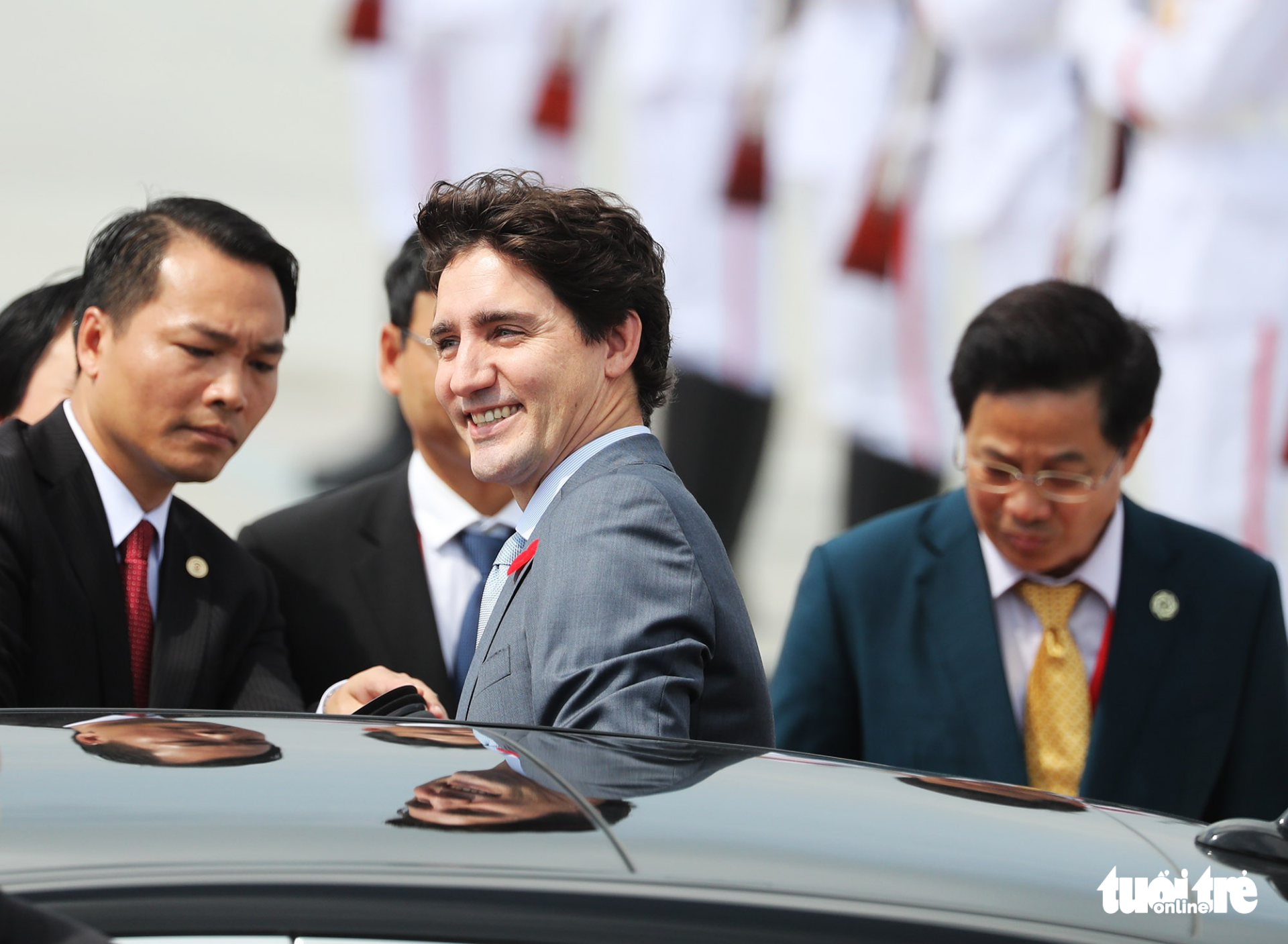 Canadian Prime Minister Justin Trudeau smiles as he gets into his car after landing in Da Nang, Vietnam for the APEC leaders' summit, November 10, 2017. Photo: Tuoi Tre