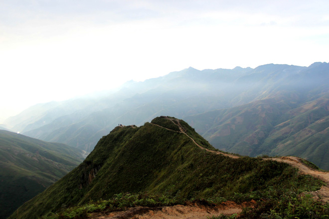 Mountainous scenery appears when the backpackers stand on one of the mountains. Photo: Thu Hue