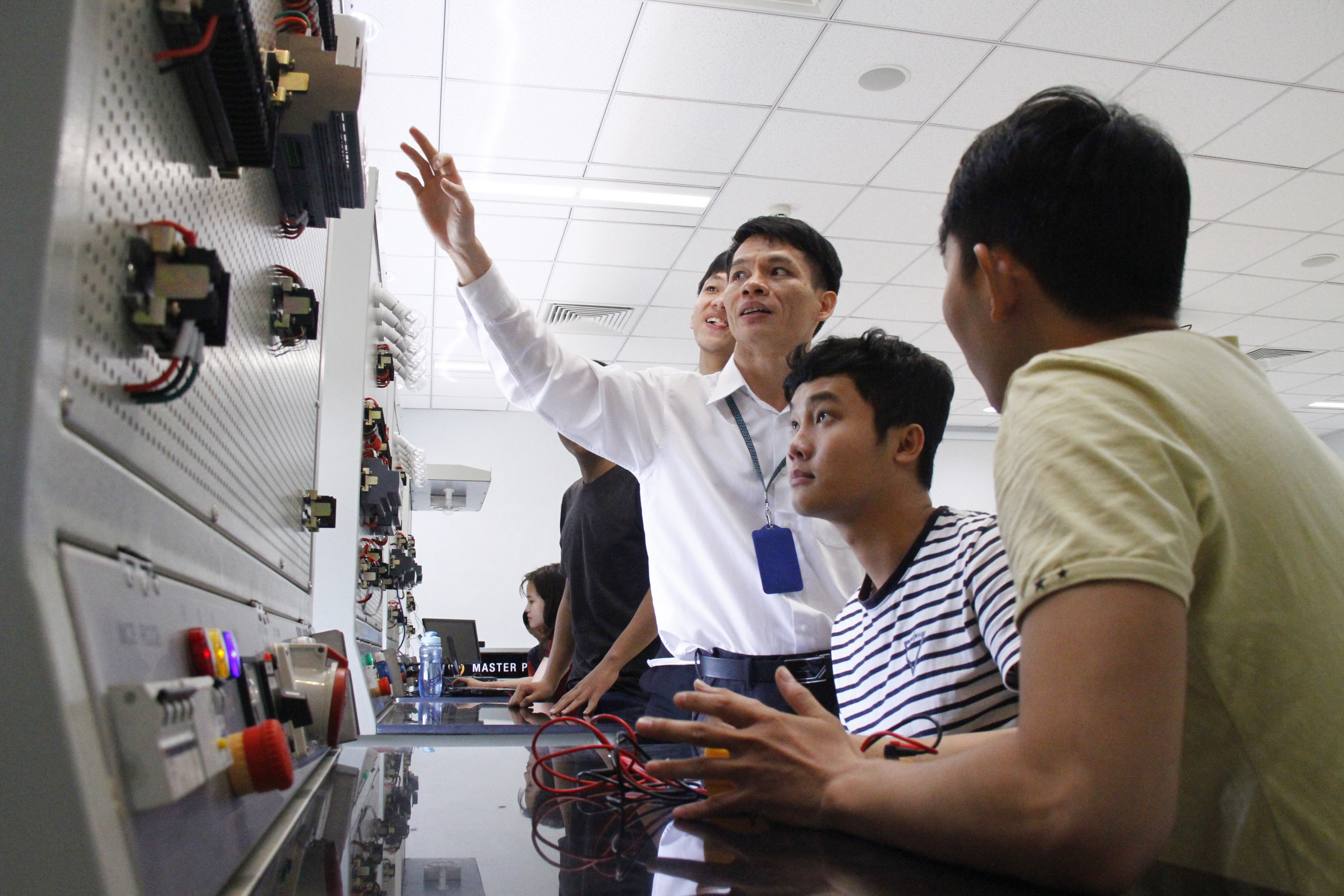Students are seen at the lighting lab at the Eastern International University in Binh Duong, southern Vietnam. Photo: Tuoi Tre