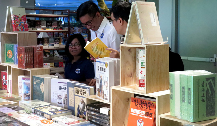 A section for Chinese-language books at the Phuong Nam Book City in District 5, Ho Chi Minh City. Photo: Tuoi Tre