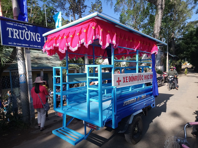 The motor cart is specially designed for the transport of young students. Photo: Pham Minh Hien